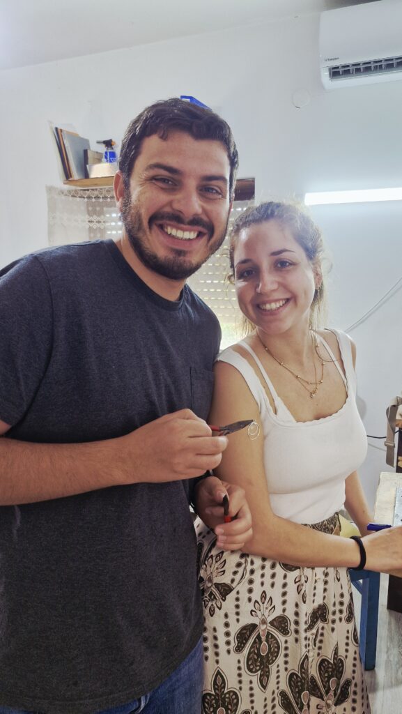 זוגות בסדנת צורפות